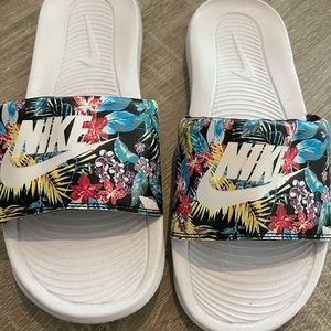 Women’s size 8 Nike slides